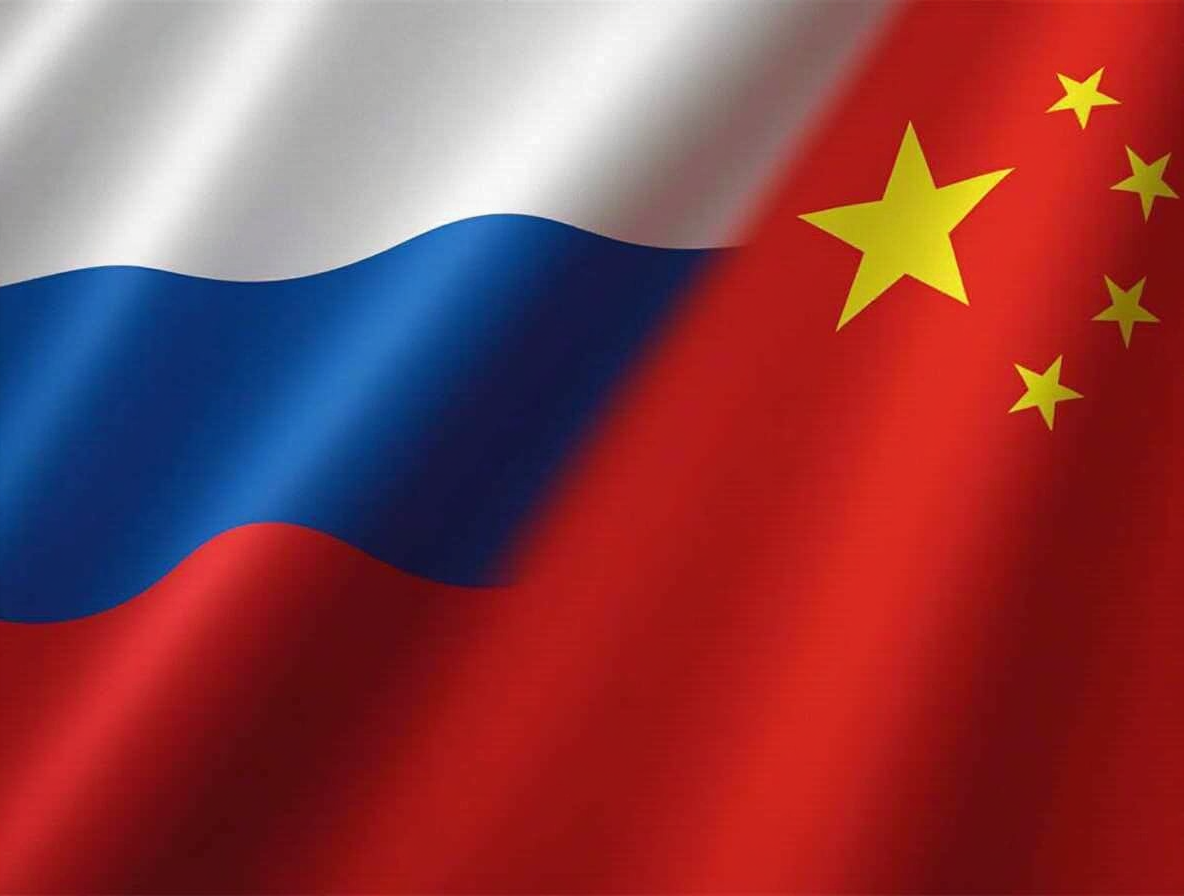 Знме на Русия и знаме на Китай