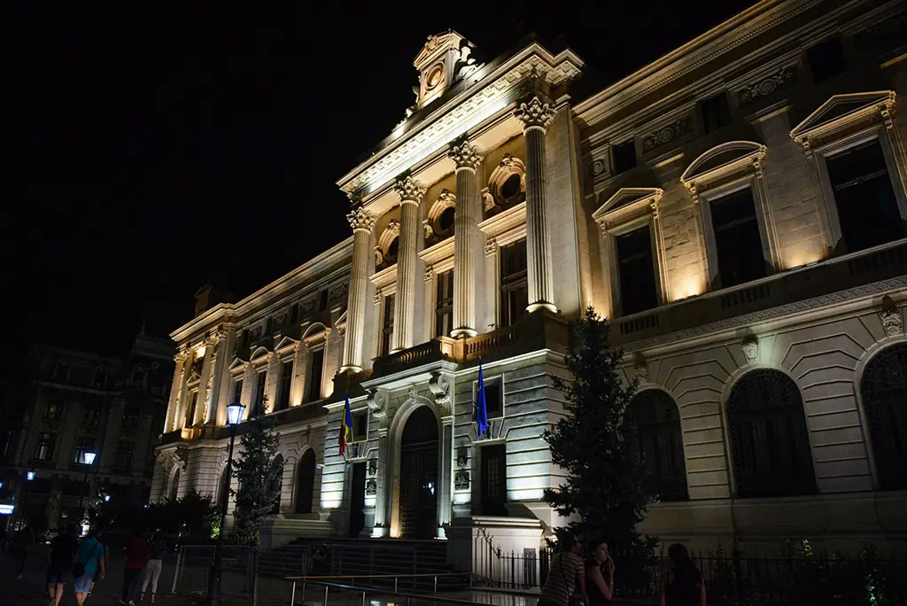 Букурещ