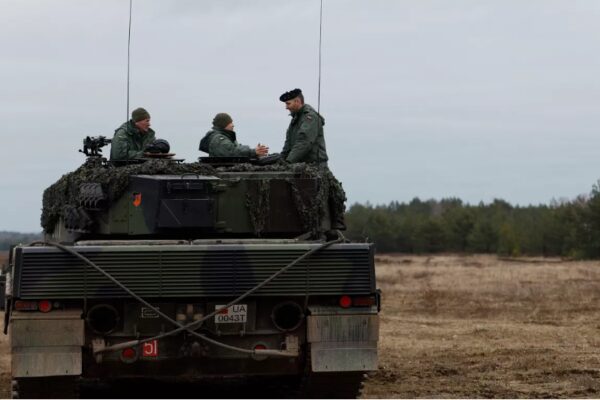 Военни