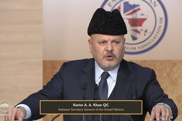 Карим Хан