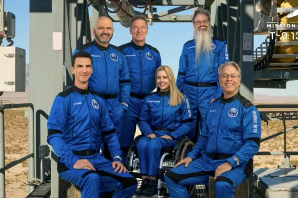 Пътниците на Blue Origin NS-37