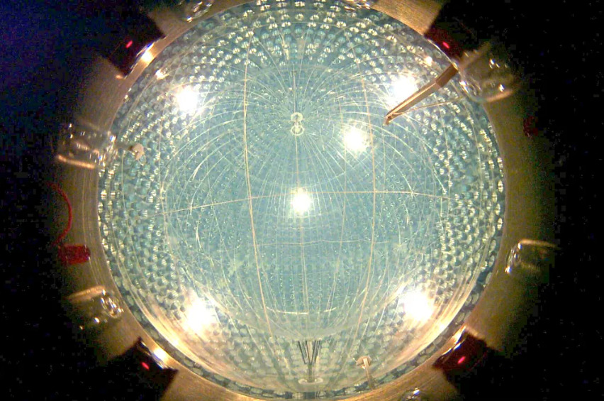 Neutrino detectors