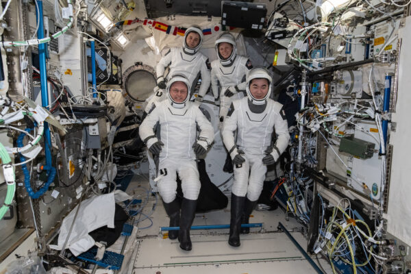 space station crew2