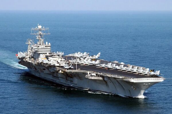 Кораб USS Abraham Lincoln