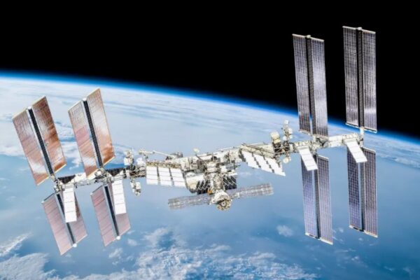 ISS сателит