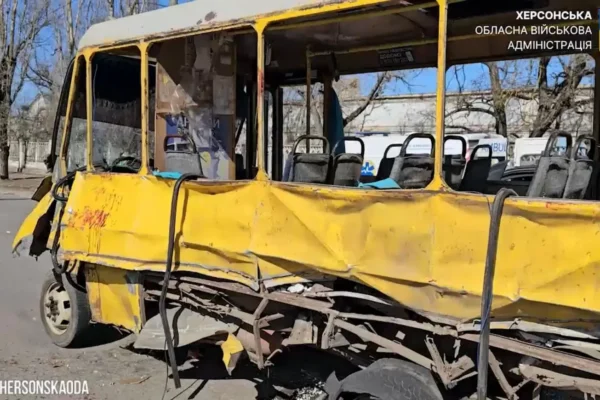 автобус ударен от руските терористи в Херсон